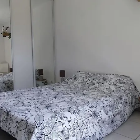 Avec Piscine Proche De La *